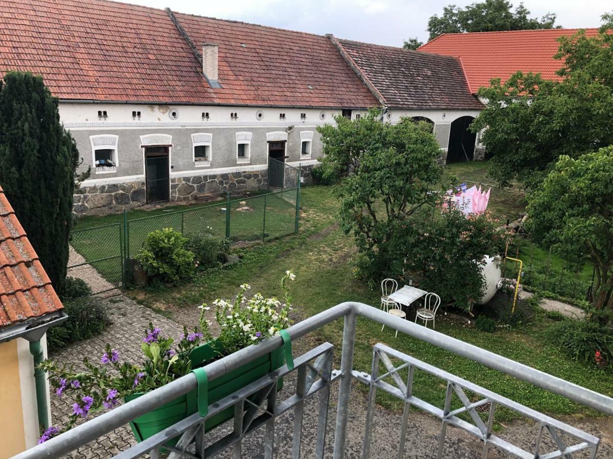 Ubytovani U Simonu Hotel Probulov ภายนอก รูปภาพ